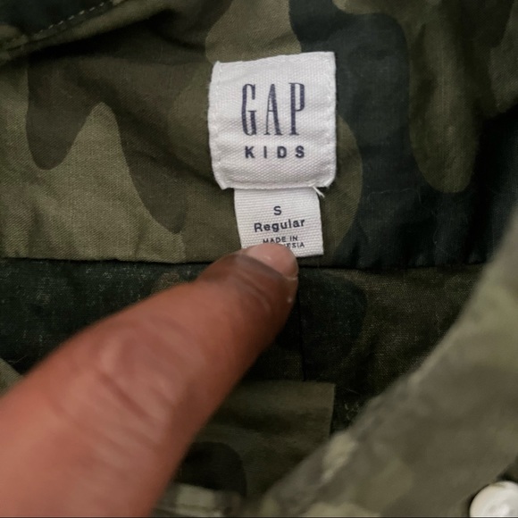 {preloved} Boy’s GAP Camo Button Down Shirt - Picture 4 of 5